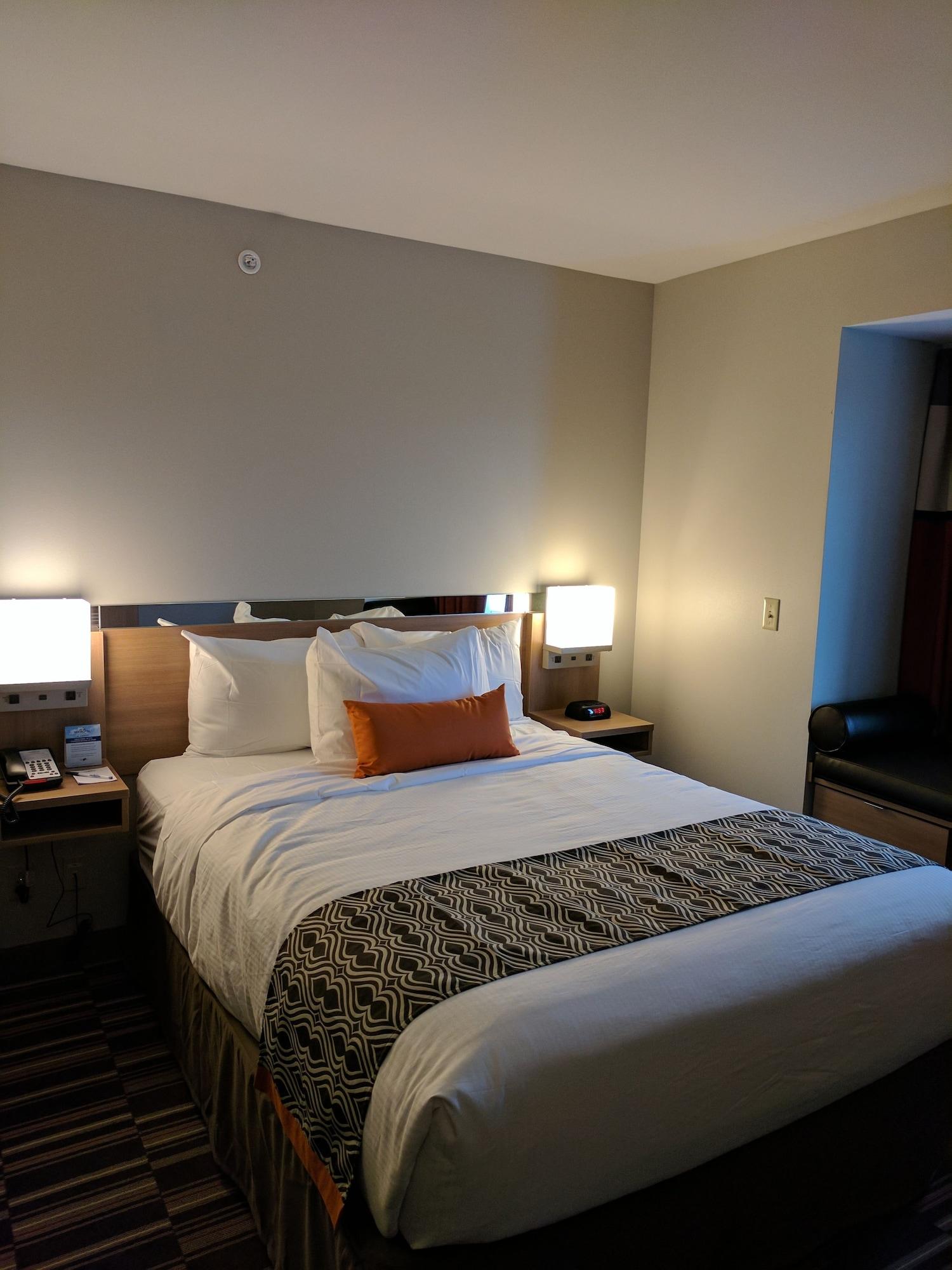 Microtel Inn & Suites By Wyndham Кларион Екстериор снимка