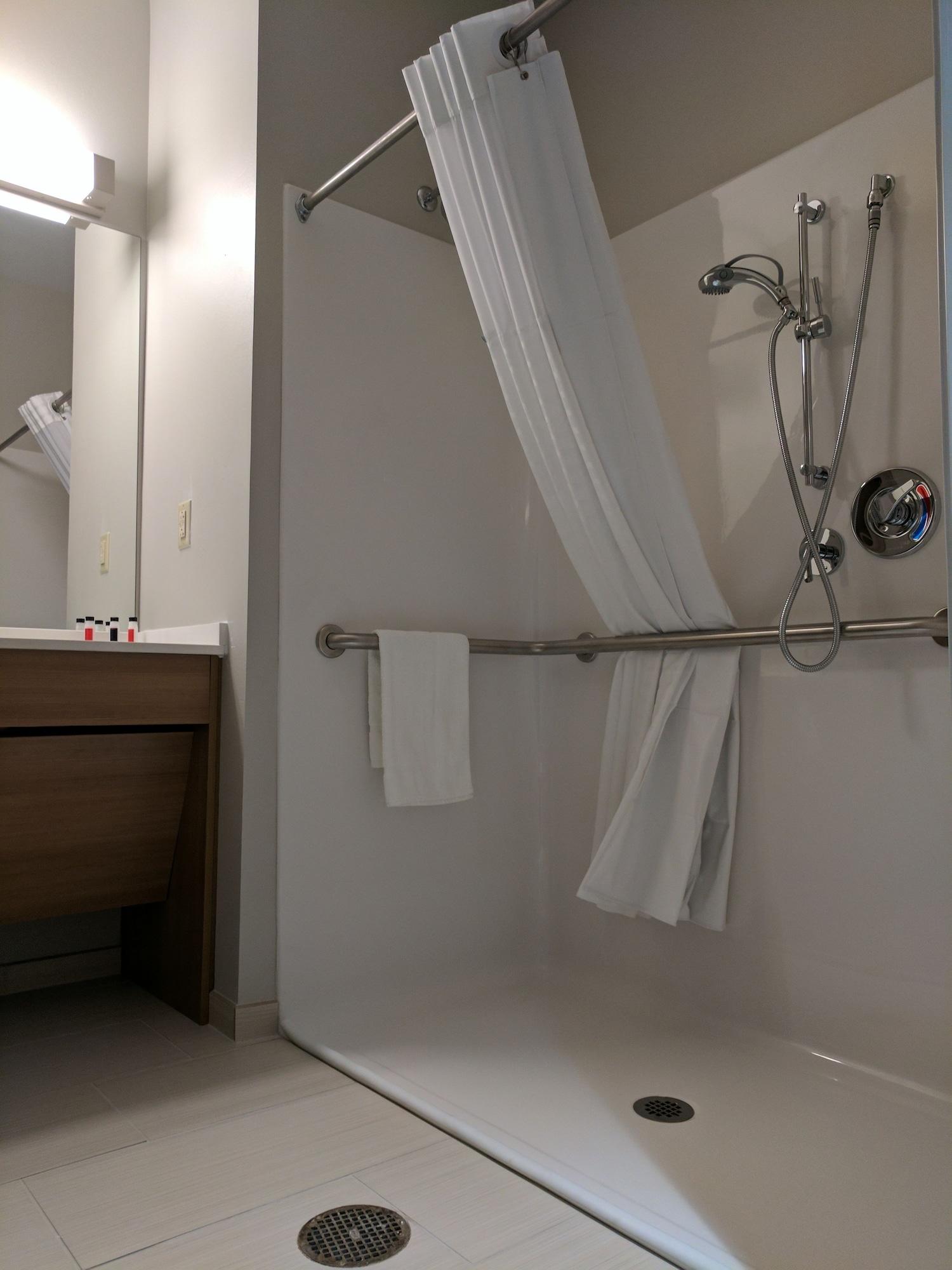 Microtel Inn & Suites By Wyndham Кларион Екстериор снимка