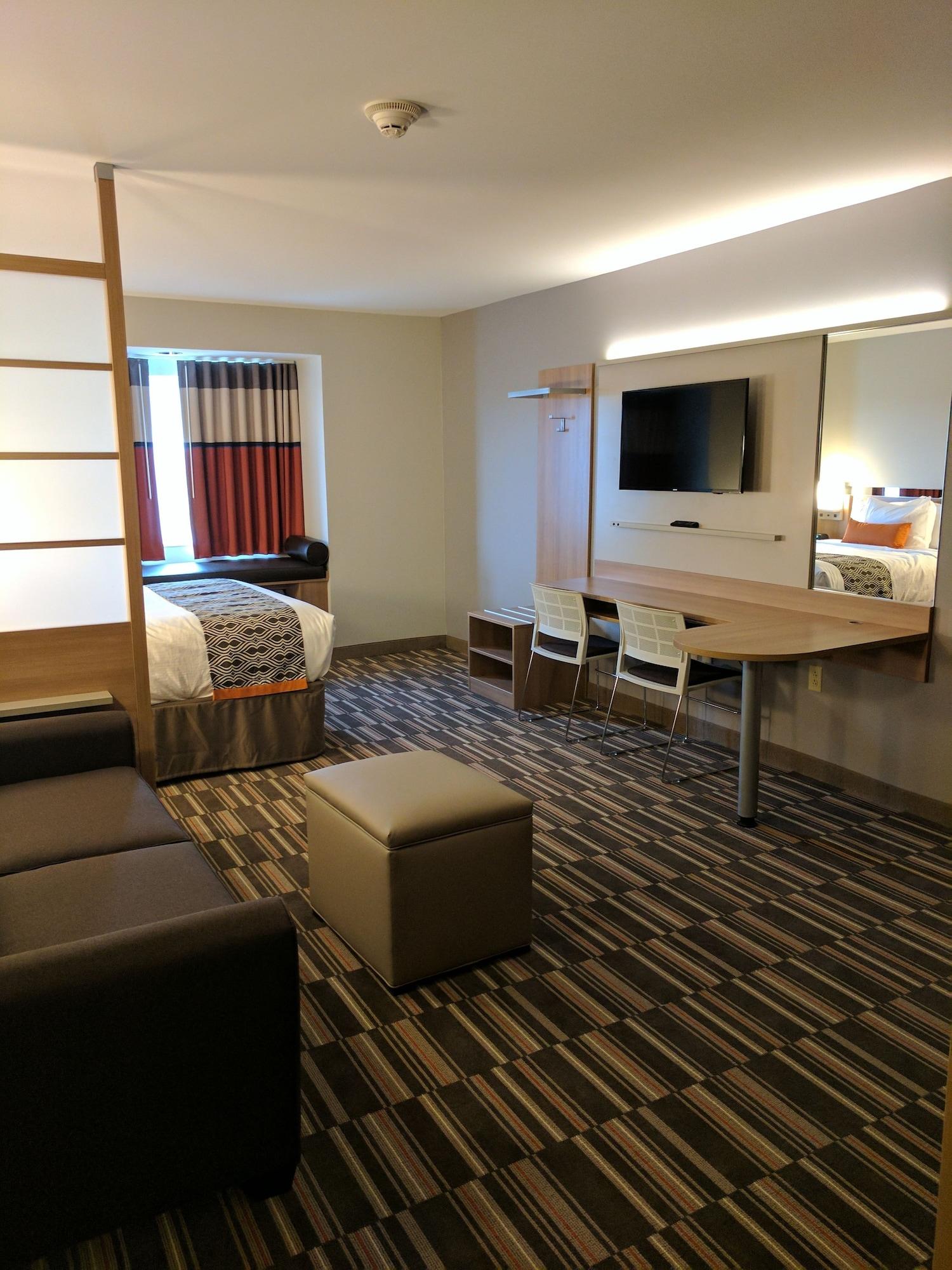Microtel Inn & Suites By Wyndham Кларион Екстериор снимка