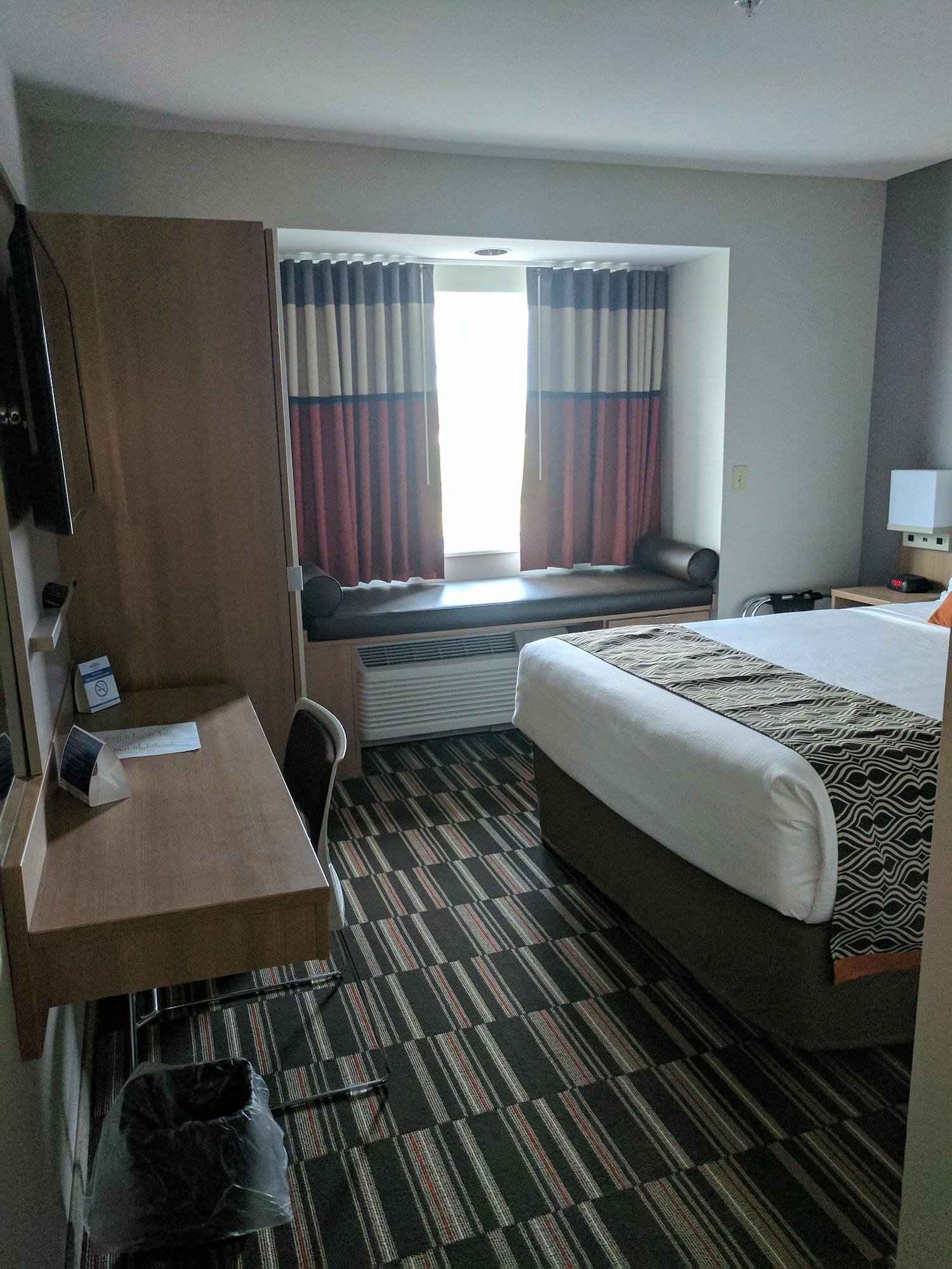 Microtel Inn & Suites By Wyndham Кларион Екстериор снимка