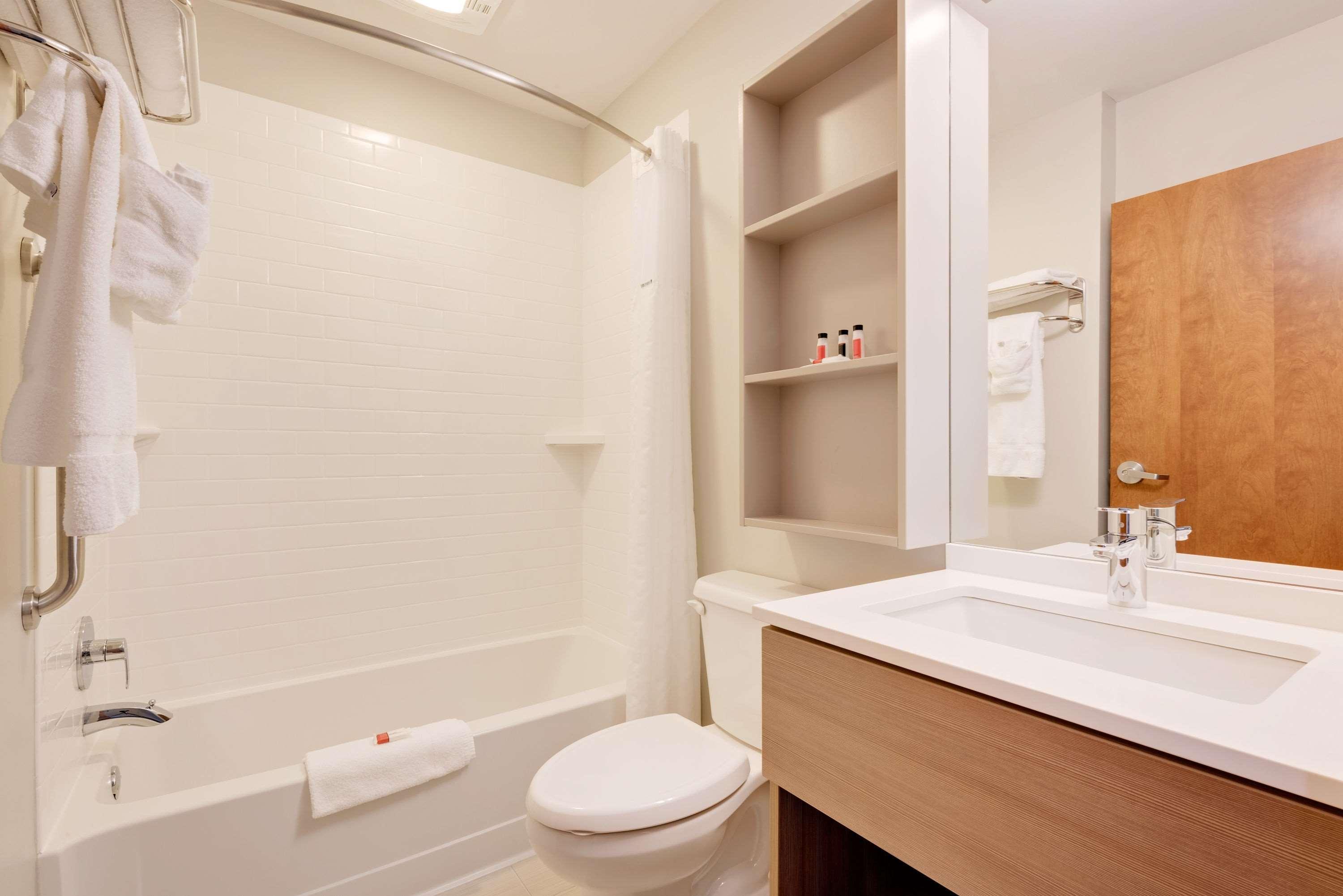 Microtel Inn & Suites By Wyndham Кларион Екстериор снимка