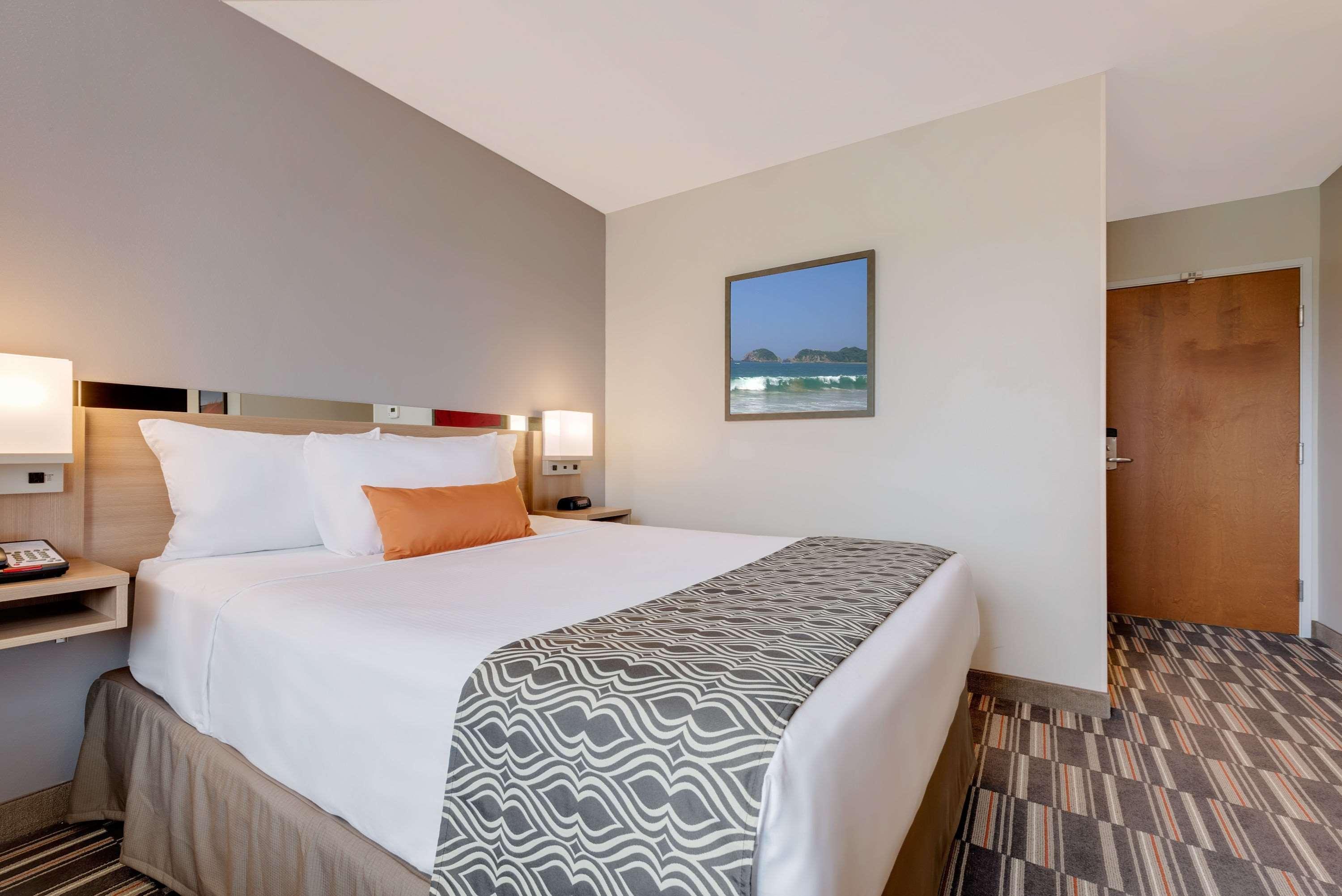 Microtel Inn & Suites By Wyndham Кларион Екстериор снимка