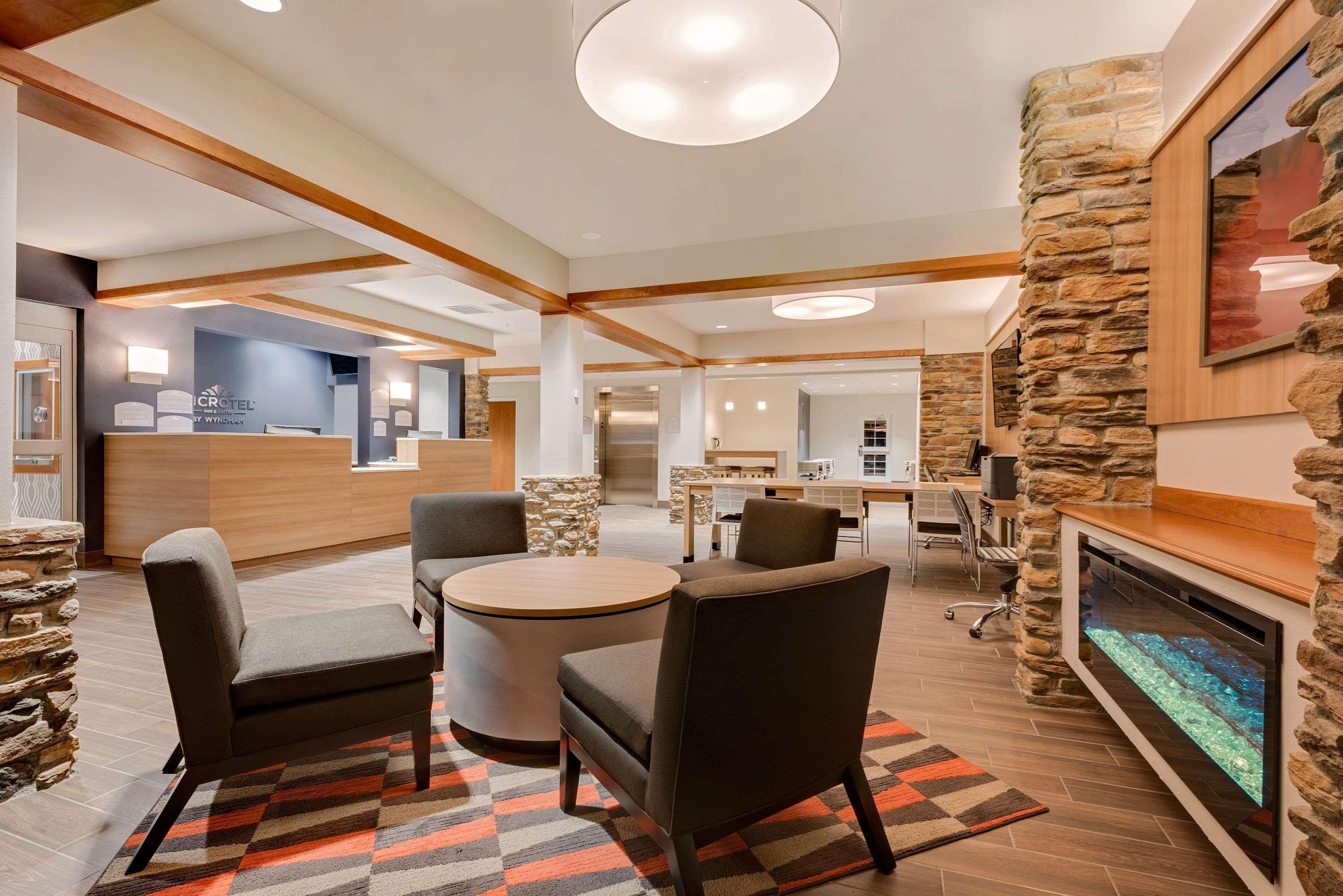 Microtel Inn & Suites By Wyndham Кларион Екстериор снимка