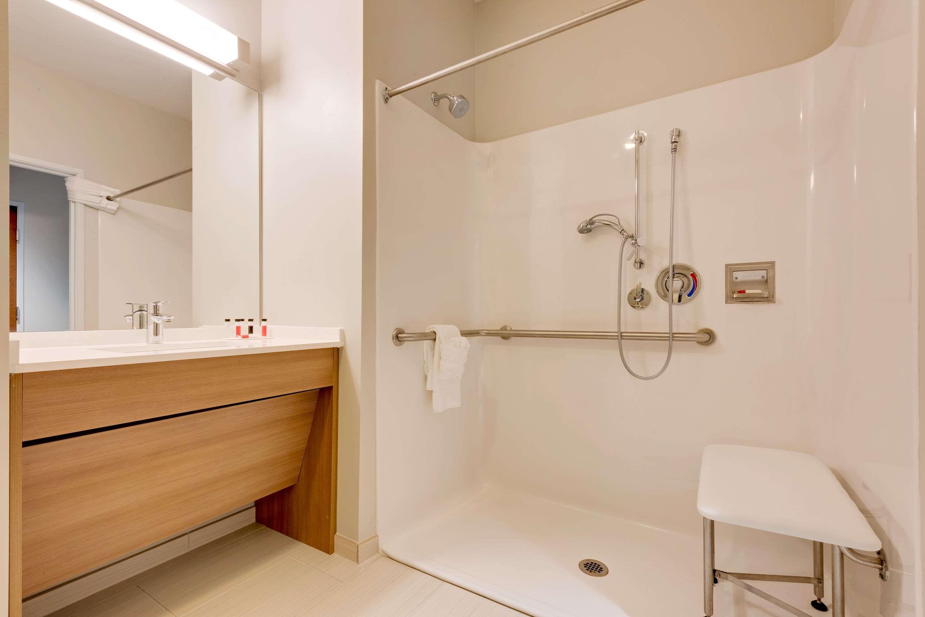 Microtel Inn & Suites By Wyndham Кларион Екстериор снимка