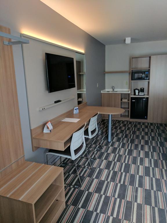 Microtel Inn & Suites By Wyndham Кларион Екстериор снимка