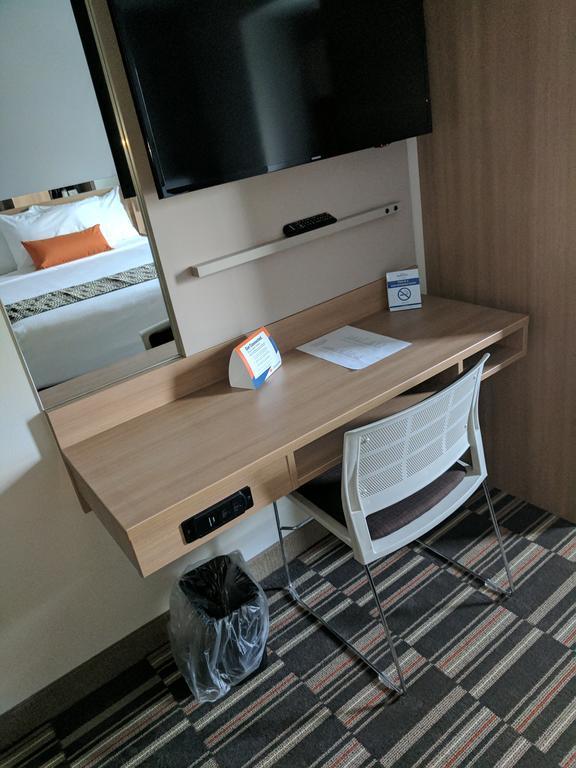 Microtel Inn & Suites By Wyndham Кларион Екстериор снимка