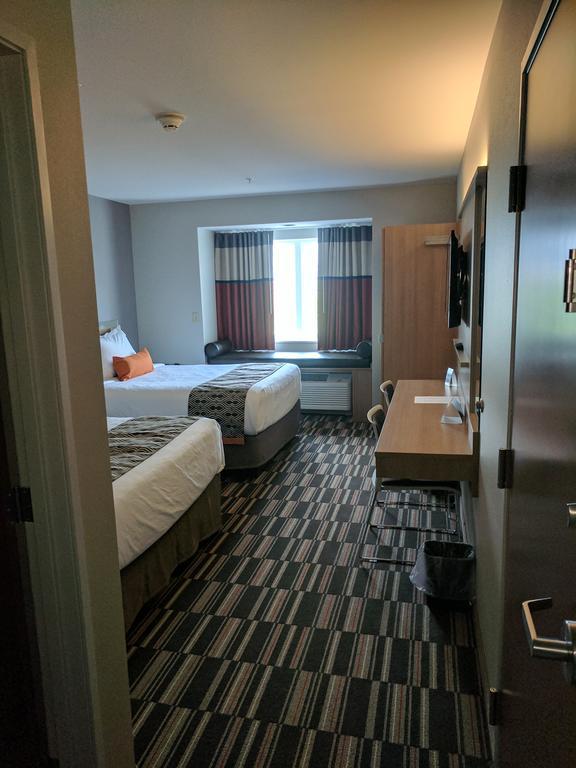 Microtel Inn & Suites By Wyndham Кларион Екстериор снимка